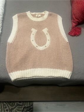 Sleeveless Knit Vest with Horseshoe Patch in Blush & Cream